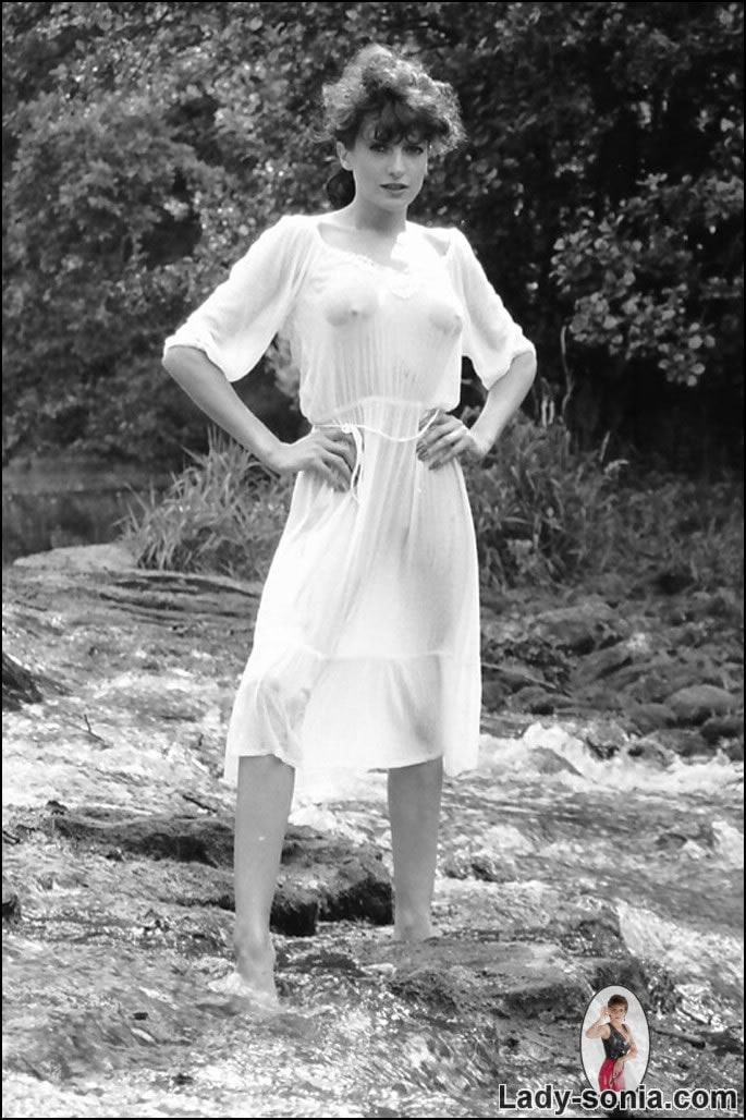 Retro leggy milf