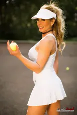 Lynda Leigh - New Balls Please | Picture (7)