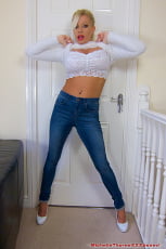 Michelle Thorne - Jeans and White Jumper | Picture (3)